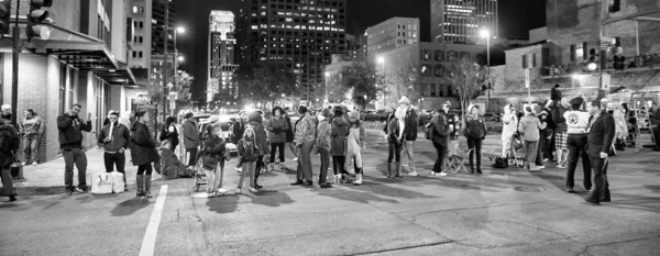 New Orleans February 2016 Tourists Locals Night Mardi Gras Event — Fotografia de Stock