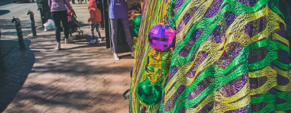 New Orleans February 2016 Fialové Zelené Šaty Akci Mardi Gras — Stock fotografie