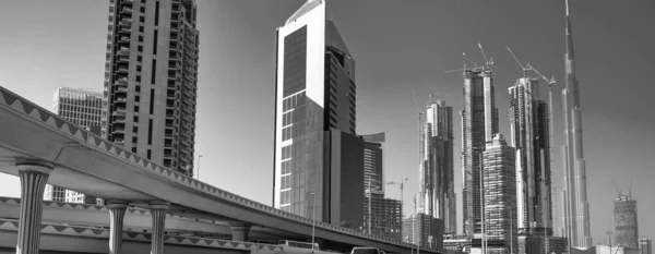 Road Dubai Uae Car Traffic City Skyscrapers Sunny Day — Zdjęcie stockowe