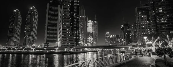 Dubai Uae December 2016 Buildings Dubai Marina Night Skyscrapers Water — Stock Fotó