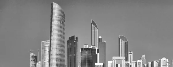 Abu Dhabi Skyline Skyscrapers Sunny Day Uae — Fotografia de Stock