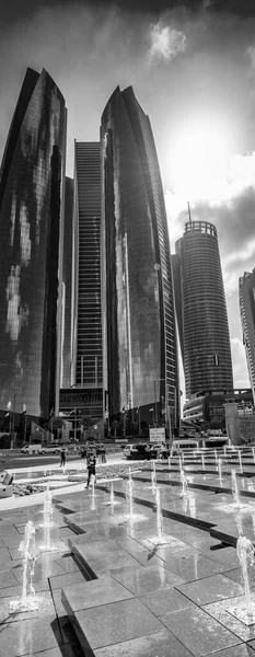 Abu Dhabi Uae December 2016 Buildings Corniche Road Sunny Day — стоковое фото