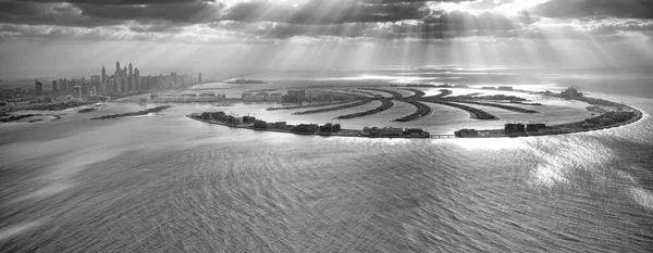 Palm Jumeirah Island Atardecer Retroiluminada Con Rayos Sol —  Fotos de Stock