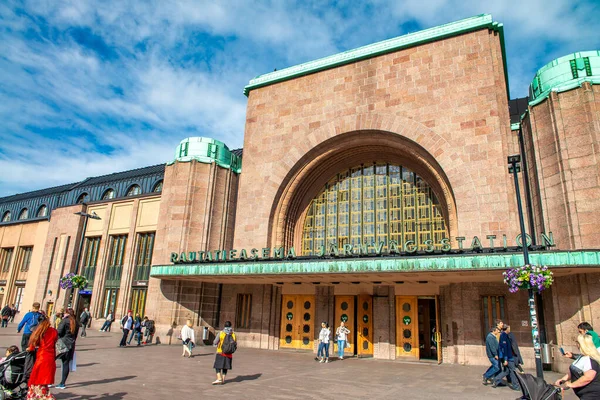 Helsinki Finland July 3Rd 2017 Tourists Front Central Train Station — Stock Photo, Image
