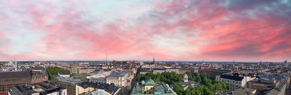 芬兰城市塔日落时赫尔辛基的全景鸟瞰 — 图库照片