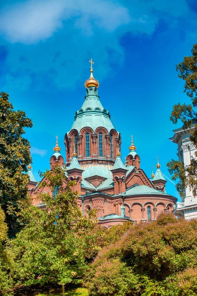 Katedra Uspenski Helsinki Finlandia Wzgórzu Letni Słoneczny Dzień Czerwony Kościół — Zdjęcie stockowe