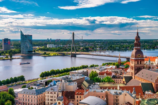 Riga Latvia Temmuz 2017 Havadan Panoramik Şehir Manzaralı Binalar Daugava — Stok fotoğraf