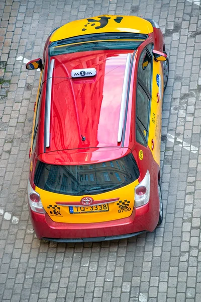 Riga Latvia July 2017 Taxi Cab Speeds City Streets Overhead — Stock Photo, Image