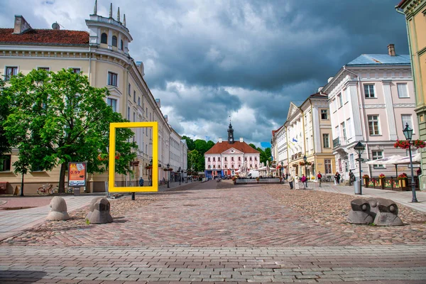 Tartu Estonia July 2017 Tourists City Streets Beautiful Summer Day — Stockfoto