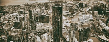 MELBOURNE, AUSTRALYA - 6 Eylül 2018: Hava şehri gün batımında ufuk çizgisi