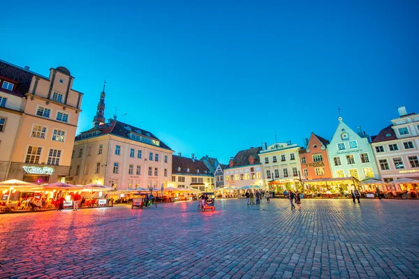 Tallinn Estonia July 2017 Raekoja Plats Town Hall Square Night — Zdjęcie stockowe