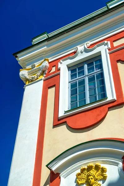 Vista Exterior Famoso Palácio Kadriorg Tallinn Dia Ensolarado Claro Estônia — Fotografia de Stock