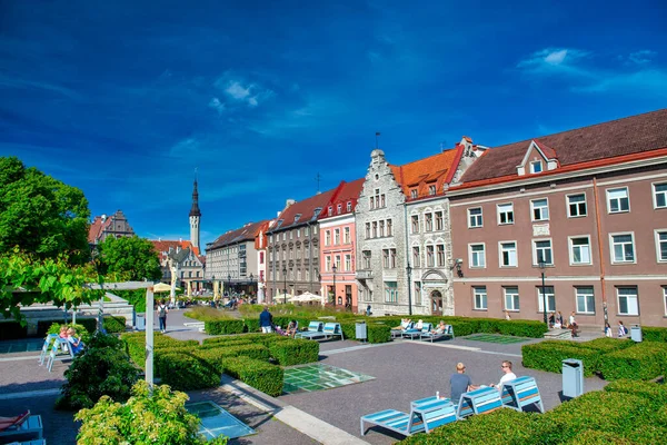 Tallinn Estonia Julio 2017 Los Turistas Disfrutan Tiempo Relax Vanalinna — Foto de Stock