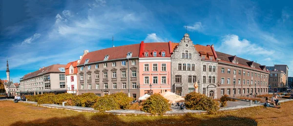 Tallinn Estonia July 2017 Vanalinna Uisupark Buildings Tourists — Stock Fotó