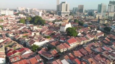 Malezya, İHA 'dan Malacca' nın hava görüntüsü. Güzel bir günde melaka renkli evler