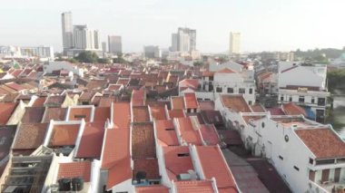 Malezya, İHA 'dan Malacca' nın hava görüntüsü. Güzel bir günde melaka renkli evler