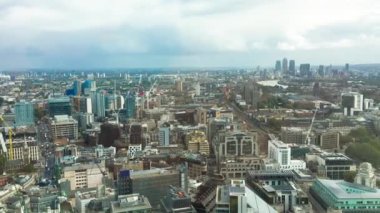 Bulutlu bir günde Londra 'nın gökyüzü manzarası, İngiltere