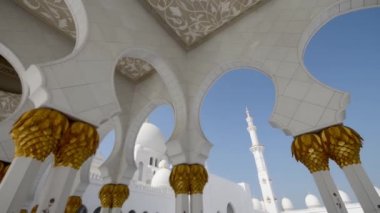Abu Dabi, BAE 'deki Şeyh Zayed Büyük Camii' nin içi.