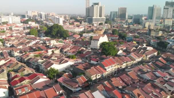 Αεροφωτογραφία του Malacca από drone, Μαλαισία. Melaka πολύχρωμα σπίτια σε μια όμορφη μέρα — Αρχείο Βίντεο