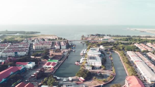 Vue aérienne de Malacca depuis un drone, Malaisie. Melaka maisons colorées par une belle journée — Video