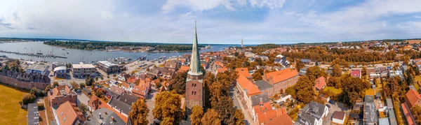 Veduta Aerea Panoramica Del Paesaggio Urbano Travemunde Una Chiara Giornata — Foto Stock