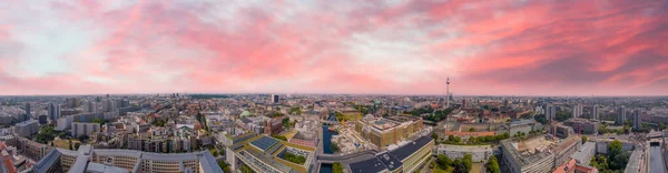 Panorama Luftaufnahme Der Berliner Skyline Bei Sonnenuntergang Mit Bedeutenden Wahrzeichen — Stockfoto