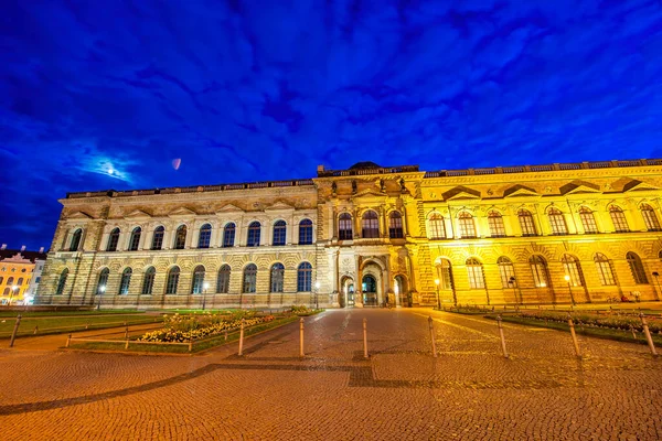 Dresdner Zwinger Grand Building Widok Zewnątrz Nocy Drezno Niemcy — Zdjęcie stockowe