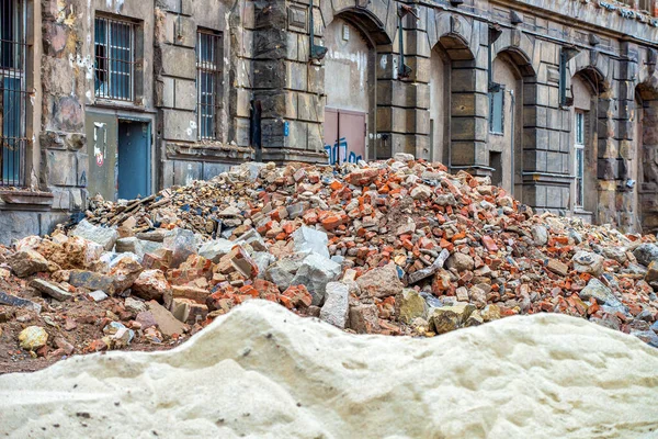 Концепция Разрушения Разрушенное Здание Землетрясение Груда Щебня Мусора Свалка — стоковое фото
