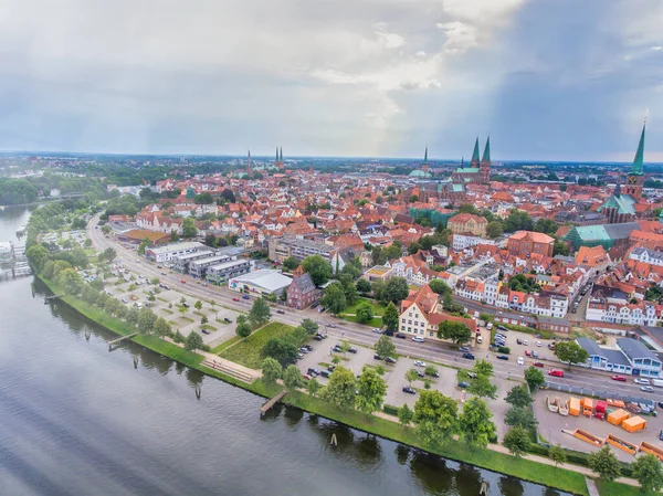 Panorámás Légi Felvétel Lubeck Városképéről Egy Felhős Napon Németország — Stock Fotó