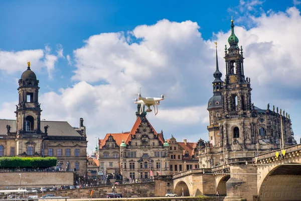 Dresden Tyskland Juli 2016 Landmärken Dresden Och Augustusbron Vacker Sommardag — Stockfoto