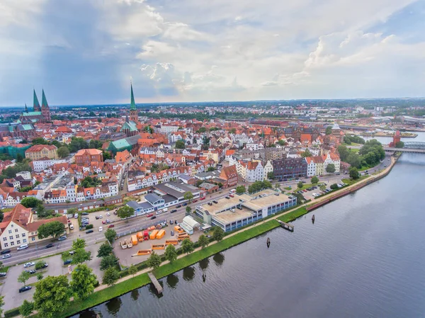 Panorámás Légi Felvétel Lubeck Városképéről Egy Felhős Napon Németország — Stock Fotó