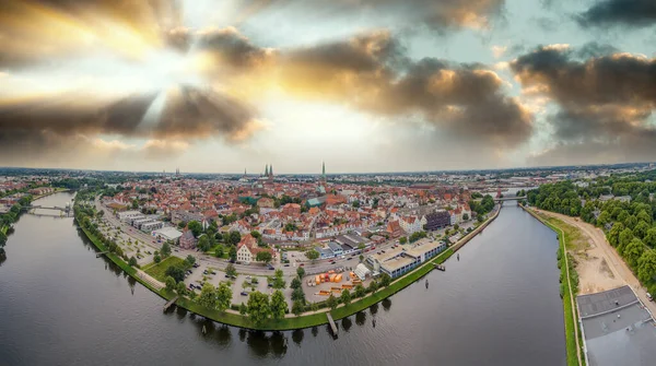 Bulutlu Bir Günde Lubeck Şehrinin Panoramik Hava Manzarası Almanya — Stok fotoğraf