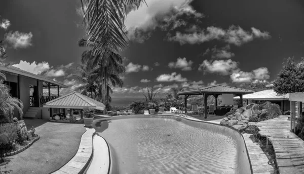 Zwembad Prachtig Uitzicht Oceaan Tropisch Landschap — Stockfoto