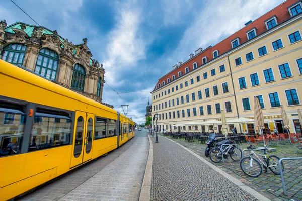 Dresden Allemagne Juillet 2016 Tram Jaune Dans Les Rues Ville — Photo