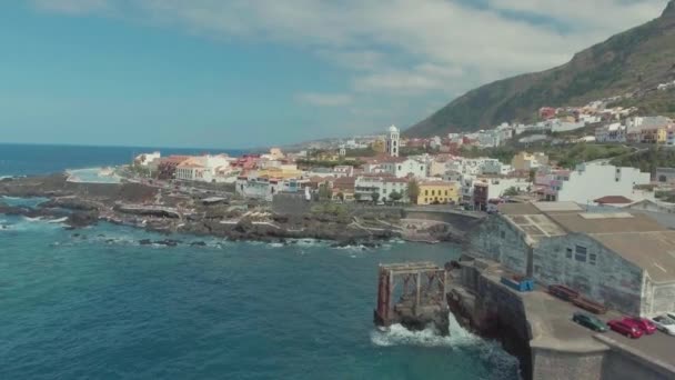 Vista aérea de las piscinas y costas de Garachico en un día de verano, Tenerife - Islas Canarias. — Vídeos de Stock