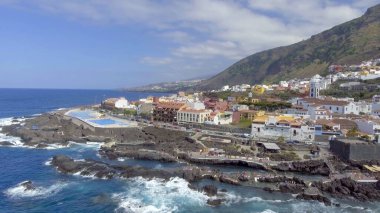Santiago del Teide 'nin hava manzarası, İHA' dan Tenerife