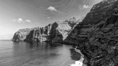 Los Gigantes dağları, Tenerife, İspanya 'nın havadan görünüşü