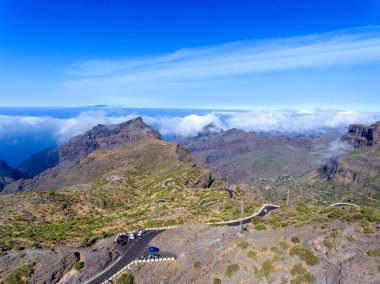 Teide Dağı, Kanarya Adaları 'nda, Tenerife' de insansız hava aracının hava manzaralı bir volkandır.