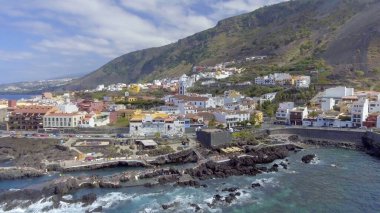 Santiago del Teide 'nin hava manzarası, İHA' dan Tenerife