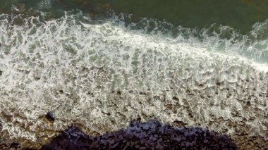 İspanya 'nın güzel Tenerife siyah plajının yukarıdan görünüşü