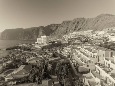 Santiago del Teide sahil şeridinin hava görüntüsü - İHA 'dan Tenerife