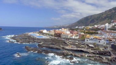 Santiago del Teide 'nin hava manzarası, İHA' dan Tenerife