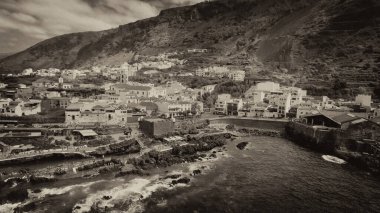 Santiago del Teide 'nin hava manzarası, İHA' dan Tenerife