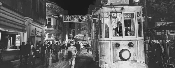 Istanbul Türkei Oktober 2014 Historische Rote Stadtbahn Der Nacht Auf — Stockfoto