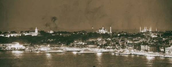 Nacht Luchtfoto Van Istanbul Stadsgezicht Bruggen Rivier Stad Turkije — Stockfoto