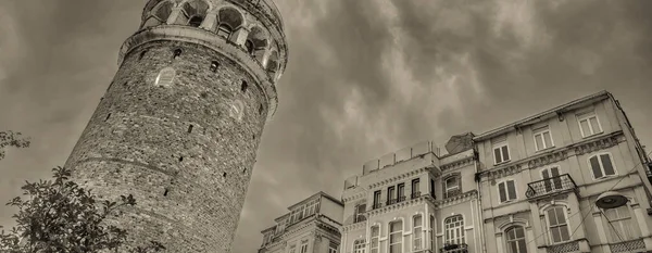 Galata Tower Istanbulissa Yövaloilla Turkki — kuvapankkivalokuva