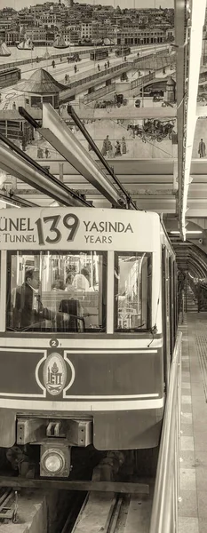 Istanbul Turquia Outubro 2014 Eléctrico Histórico Cidade Velha Vermelha Estação — Fotografia de Stock