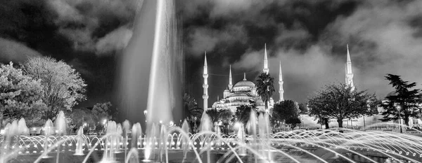 Istanbul Turkiet Nattljus Från Fontänen Sultanahmet Square Med Utsikt Över — Stockfoto