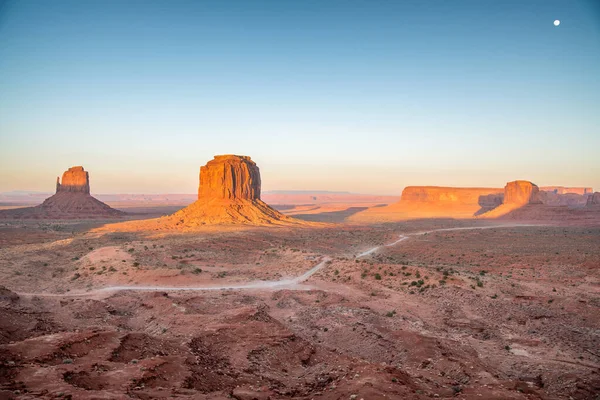 Schöne Felsen Und Berge Des Monument Valley Der Abenddämmerung Usa — Stockfoto