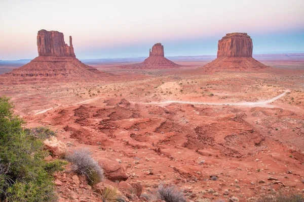 Piękny Zachód Słońca Nad Zachodem Mitten East Butte Monument Valley — Zdjęcie stockowe